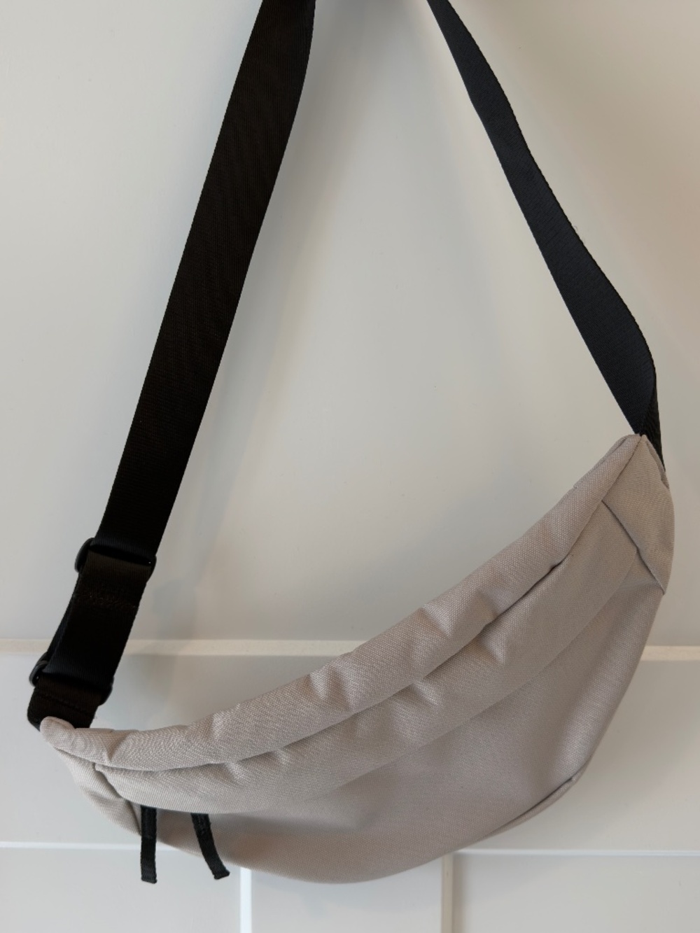 Everlane Renew Transit Fanny Pack, light gray